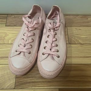 Women’s 9.5 Pink Converse All Stars